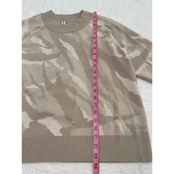 Athleta Womens Jacquard Sweater Abstract Animal Cream Merino Wool Blend medium - Picture 4 of 9